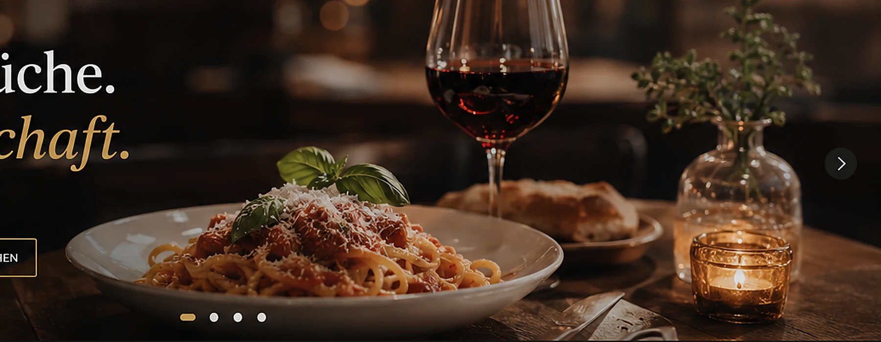 Pasta und Wein im Restaurant